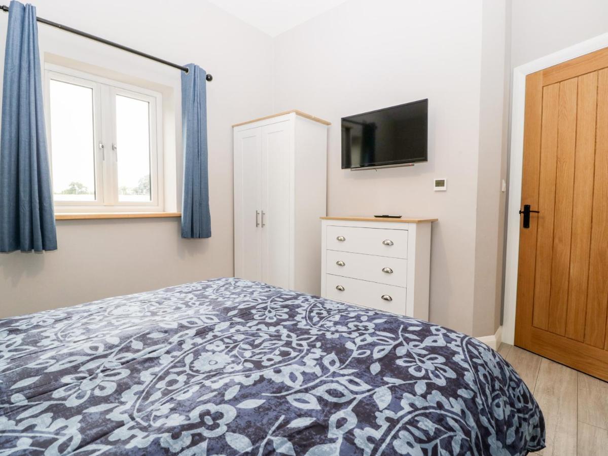 Strawberry Stables Villa Bristol Bagian luar foto
