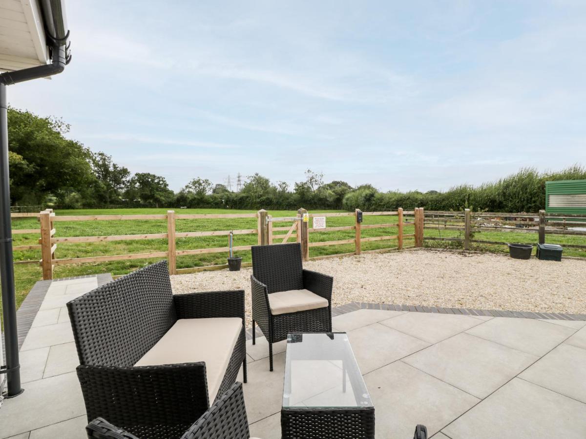 Strawberry Stables Villa Bristol Bagian luar foto