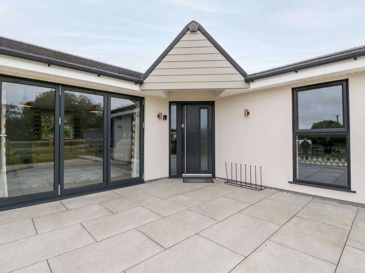 Strawberry Stables Villa Bristol Bagian luar foto