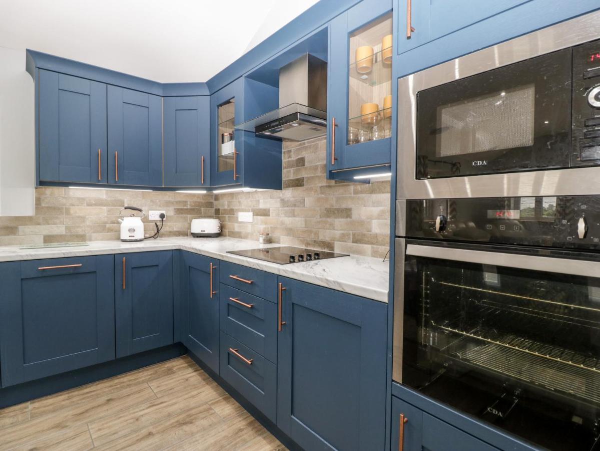 Strawberry Stables Villa Bristol Bagian luar foto