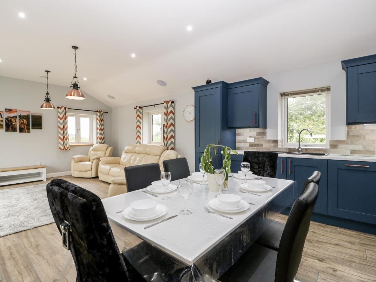 Strawberry Stables Villa Bristol Bagian luar foto