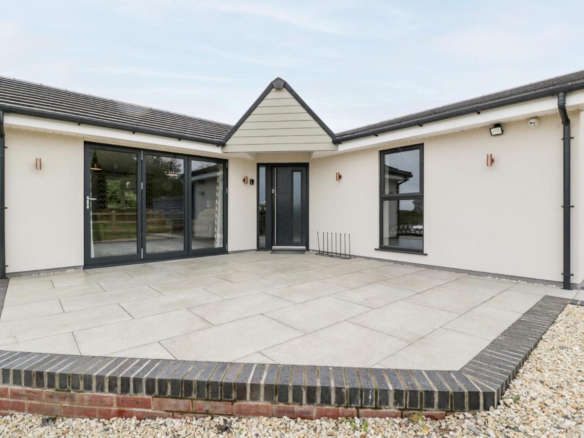 Strawberry Stables Villa Bristol Bagian luar foto