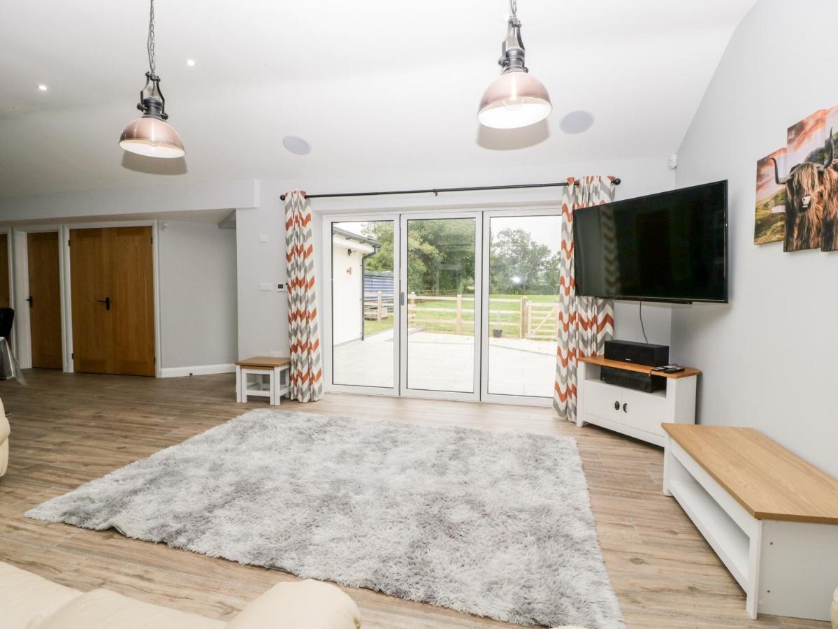Strawberry Stables Villa Bristol Bagian luar foto