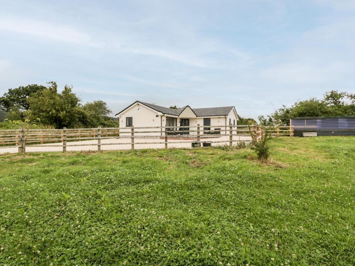 Strawberry Stables Villa Bristol Bagian luar foto