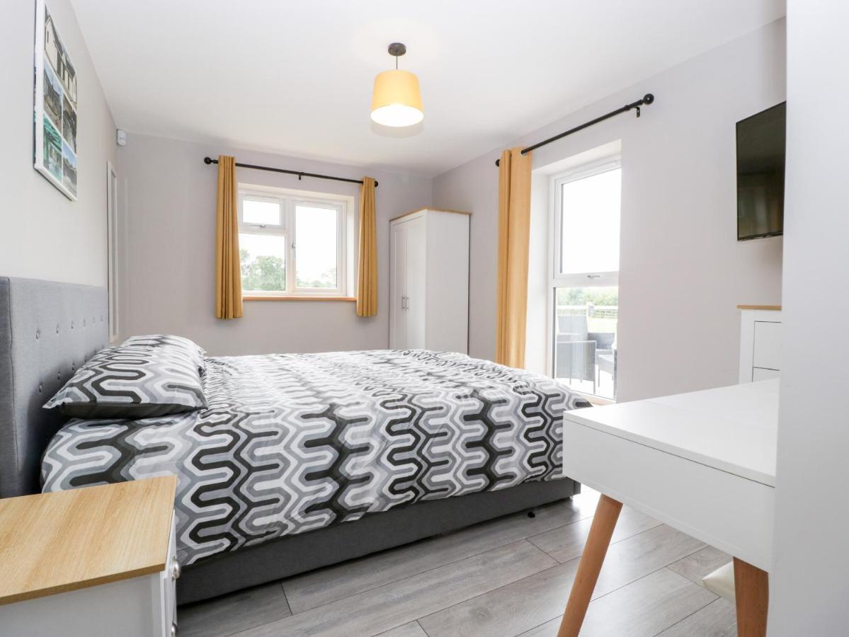 Strawberry Stables Villa Bristol Bagian luar foto