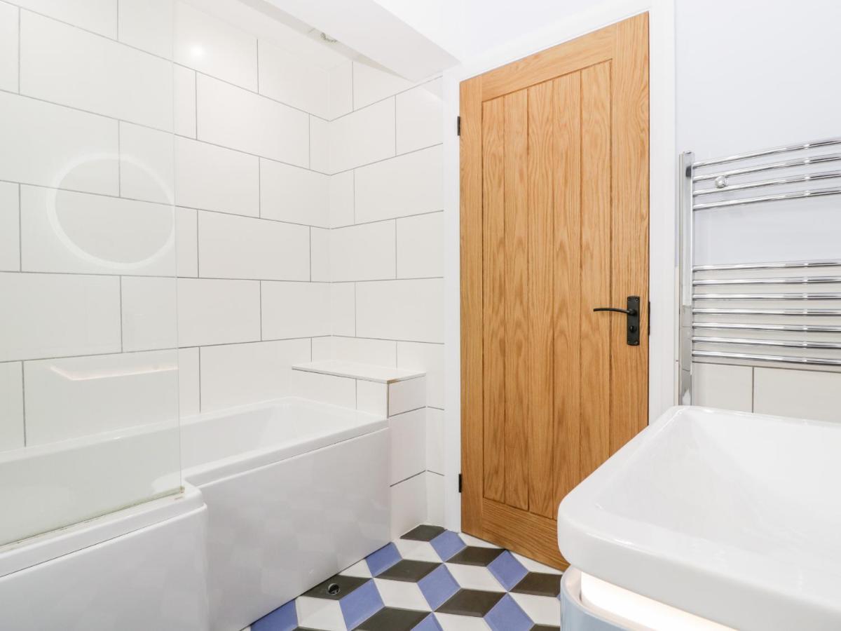 Strawberry Stables Villa Bristol Bagian luar foto